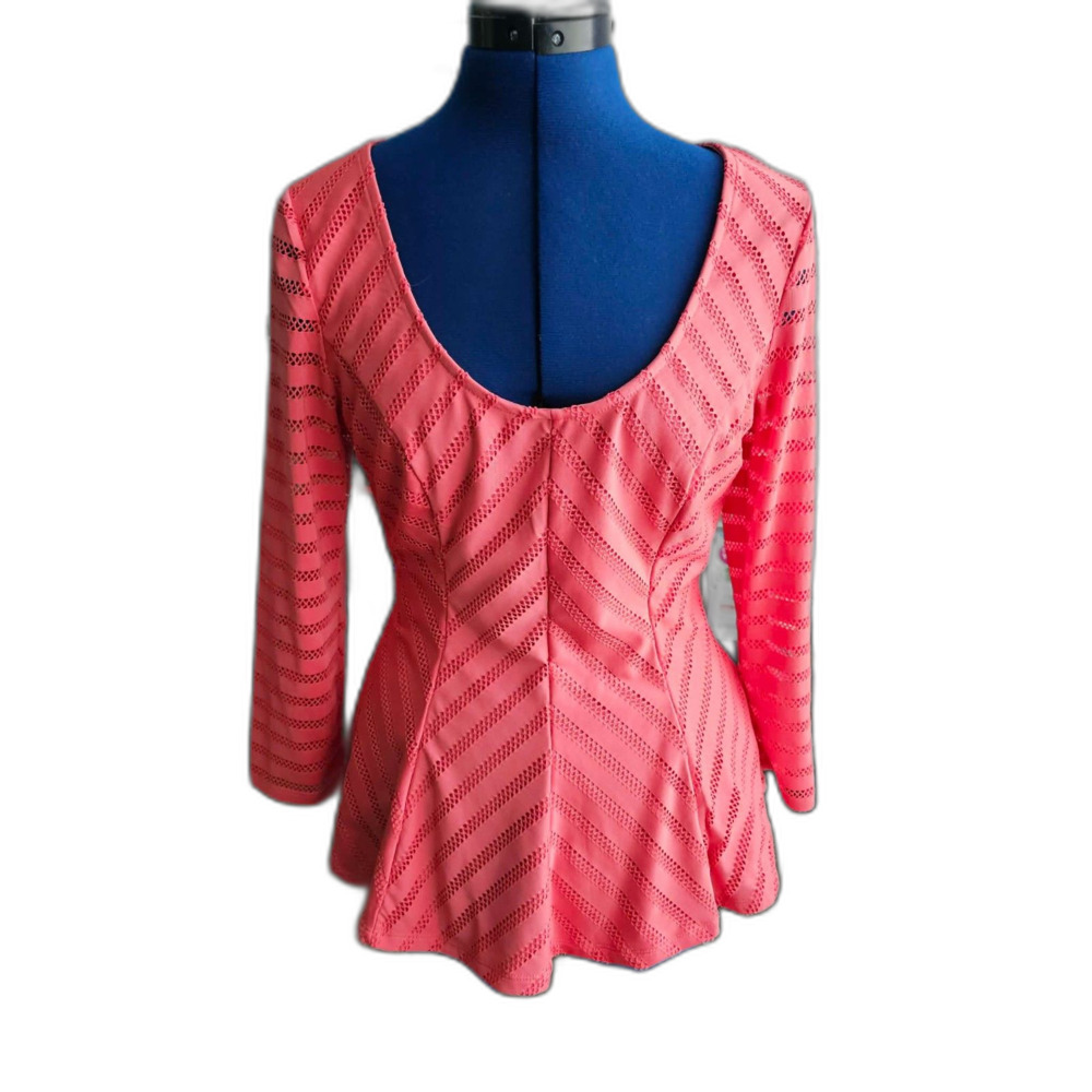 GUESS Women’s M Coral Pink Textured Lace Peplum Top Long Sleeve